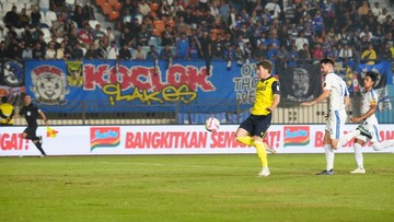 Kehangatan Ole Romeny Saat Diserbu Bocah Penjual Gelang Lombok