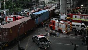 Kecelakaan kereta Thailand yang menewaskan delapan orang